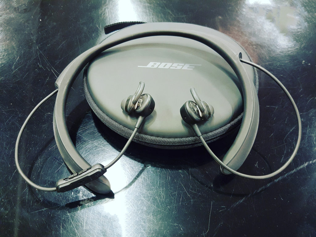 nomadic paki, Bose noise cancelling earphones